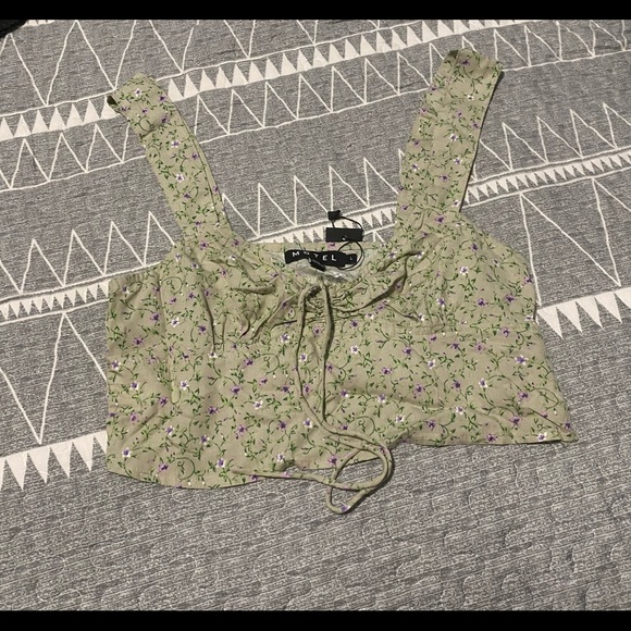 Tank top/crop top - Picture 1 of 1